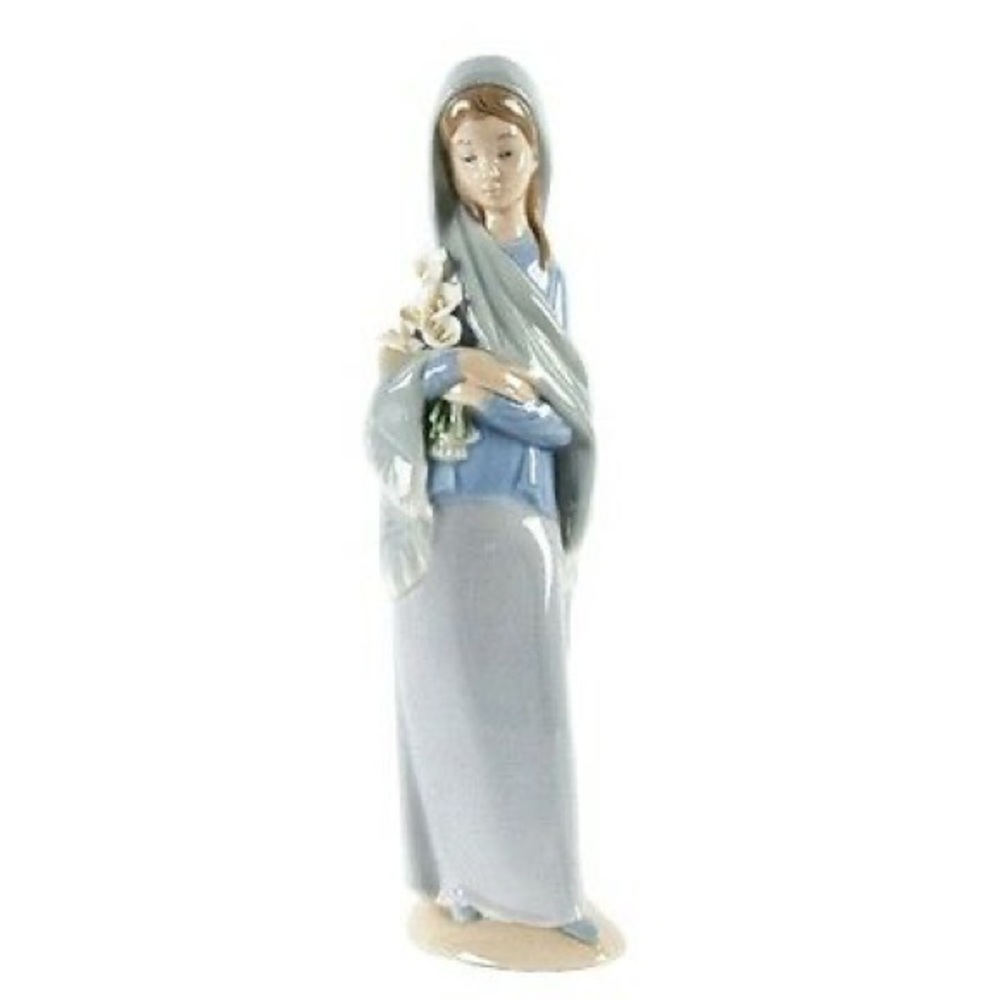 Lladro girl with flowers